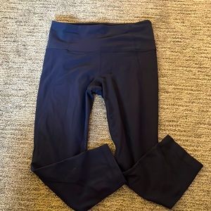 Athleta cropped legging. Navy. Small